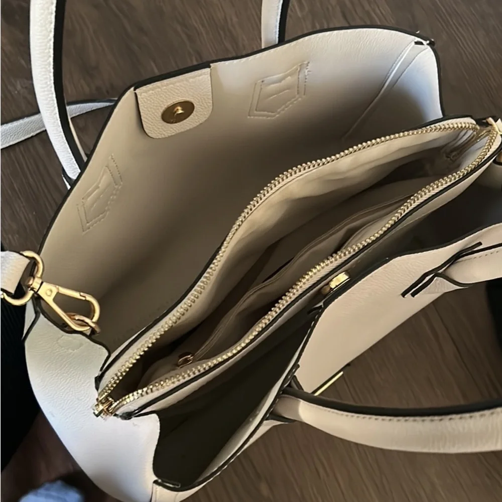 Purses - Picture 3 of 3
